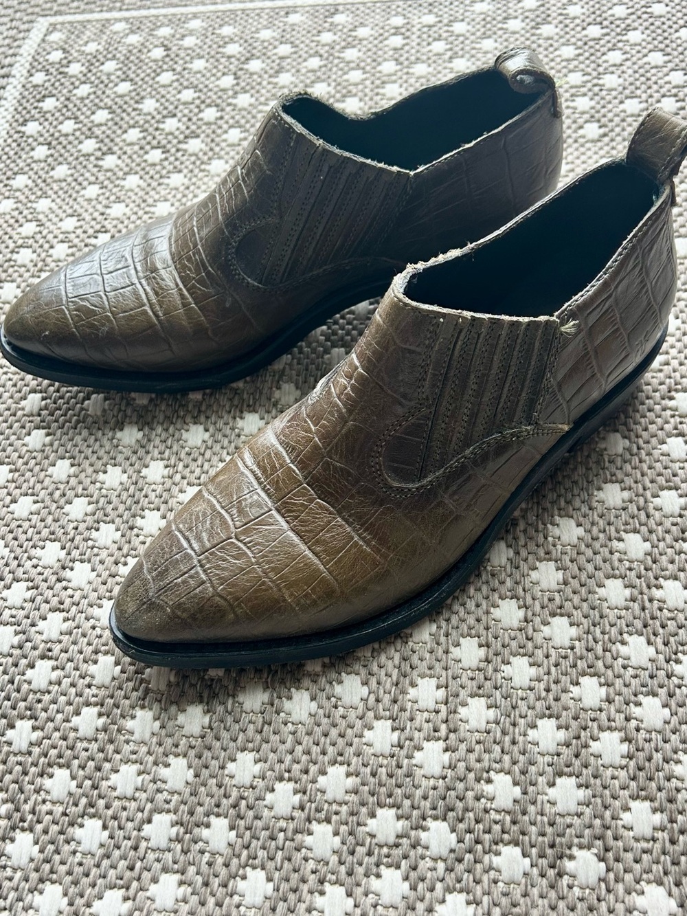 EUC Frye Billy Chelsea Bootie Rosemary Croc Embossed Leather (7) - Picture 2 of 8